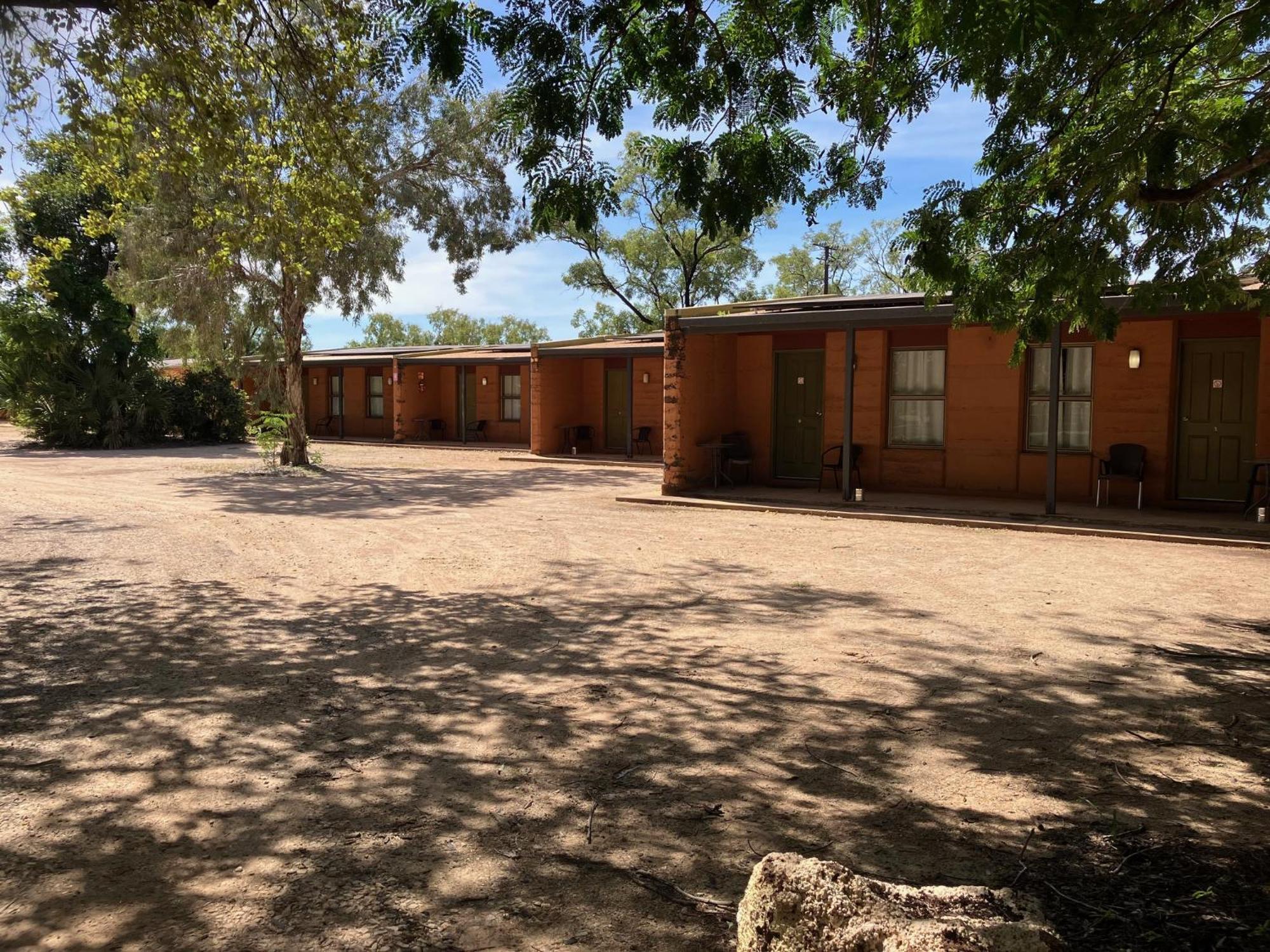 Territory Manor Motel & Caravan Park Mataranka Εξωτερικό φωτογραφία